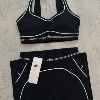 Conjunto Alo Yoga Leggings y Sujetador