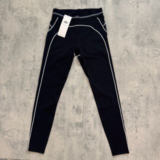 Conjunto Alo Yoga Leggings y Sujetador