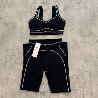 Conjunto Alo Yoga Leggings y Sujetador