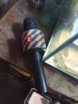 Micrófono Inalámbrico V8 Azul y Amarillo