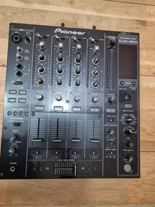Cabina DJ Pioneer XDJ-700 + DJM-800