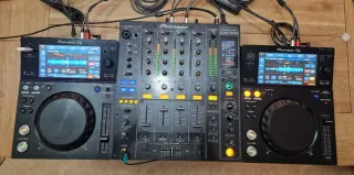 Cabina DJ Pioneer XDJ-700 + DJM-800