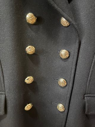 Chaqueta Zara Negra con Botones Dorados