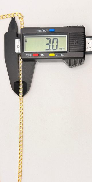 Cadena Alterna de oro de 18k, 17.28 g, 68 cm.