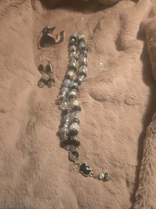 Conjunto de collar y pendientes