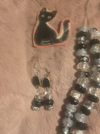 Conjunto de collar y pendientes