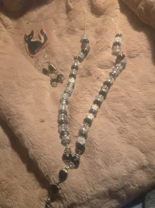 Conjunto de collar y pendientes