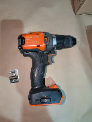 Taladro Percutor Black+Decker 18V