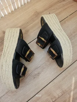 Sandalias Yute Claudia Negras y Beige