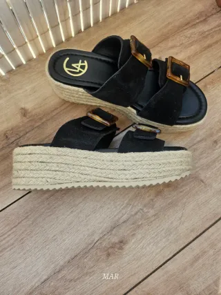 Sandalias Yute Claudia Negras y Beige