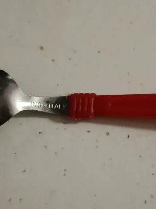 Set coltelli e cucchiaini manico rosso