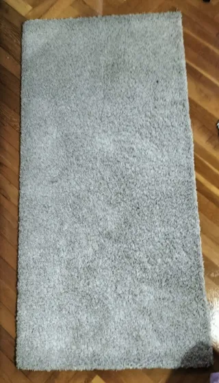 3 alfombras color gris.