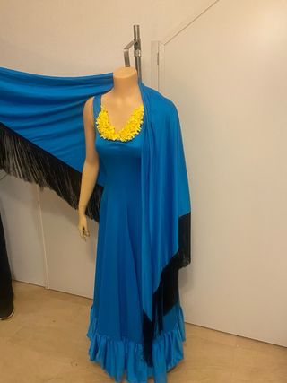 Vestido de baile azul con detalle amarillo