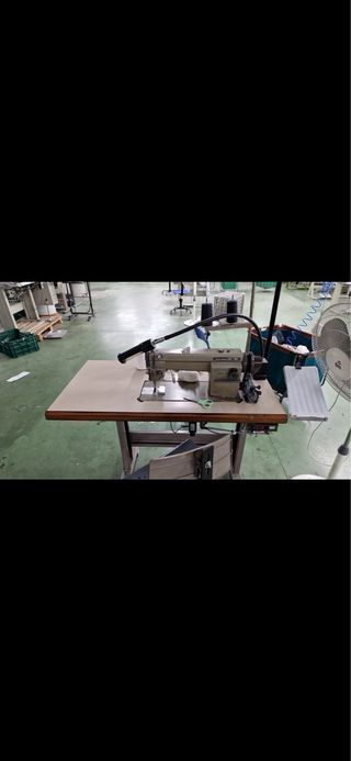 Máquina de coser plana industrial