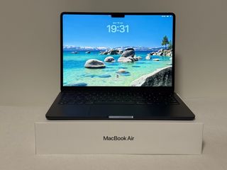 MacBook Air M2 13.6 8GB Medianoche + Caja Original