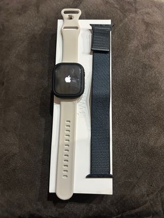 Apple Watch Gris con Correa Blanca