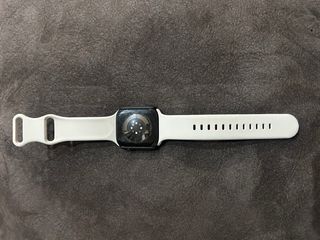 Apple Watch Gris con Correa Blanca