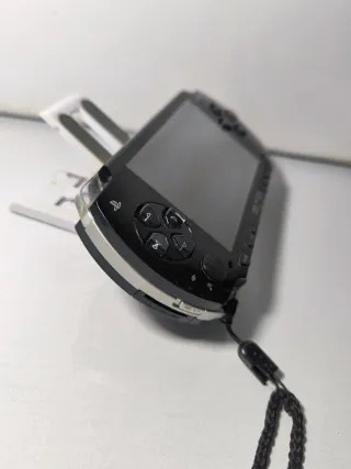 PSP 1004 FAT Negra + Juego + Cable