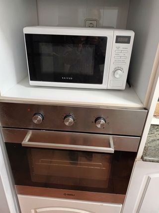 Microondas marca saivod