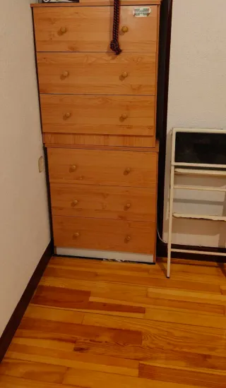 Mesillas de madera color marrón