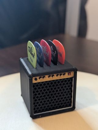 Porta plettri a forma di amplificatore. Púas