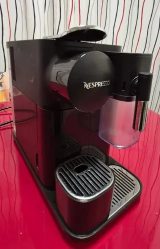 Cafetera Nespresso Lattissima One