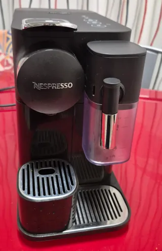 Cafetera Nespresso Lattissima One