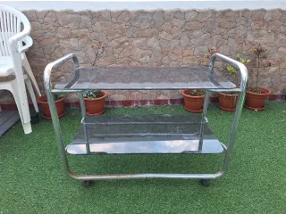 Mesa auxiliar cristal y metal