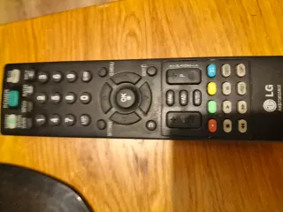 TV LG 32LS3500 con mando