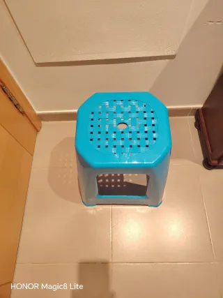 Taburete de plástico azul