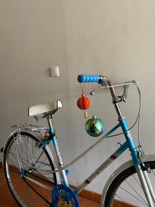 Bicicleta Clássica Azul e Branco Vintage