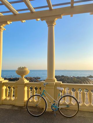 Bicicleta Clássica Azul e Branco Vintage
