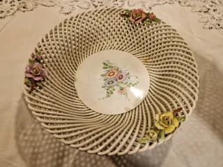 Antiguo frutero de cerámica artesanal redondo