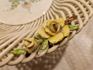 Antiguo frutero de cerámica artesanal redondo