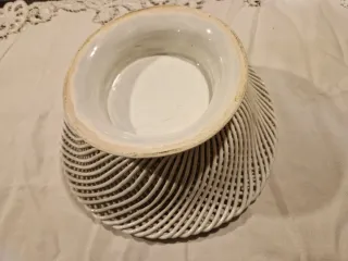 Antiguo frutero de cerámica artesanal redondo