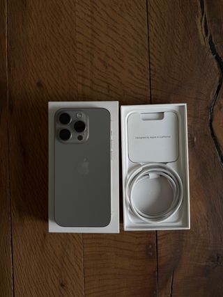 iPhone 15 Pro 1TB Gris. Con caja y cable original.