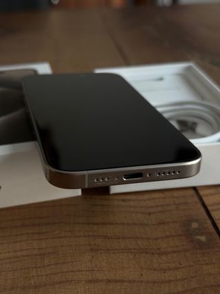 iPhone 15 Pro 1TB Gris. Con caja y cable original.