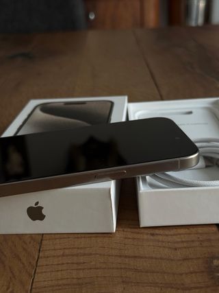 iPhone 15 Pro 1TB Gris. Con caja y cable original.