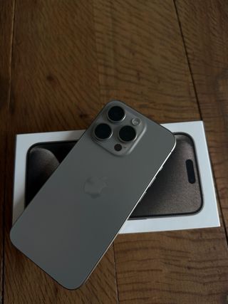 iPhone 15 Pro 1TB Gris. Con caja y cable original.