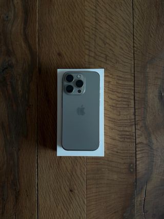 iPhone 15 Pro 1TB Gris. Con caja y cable original.