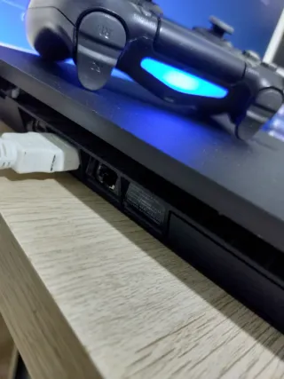 PS4 Slim 1TB + Mando + Juegos