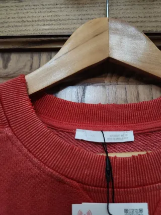 Felpa Zara rossa con stampa