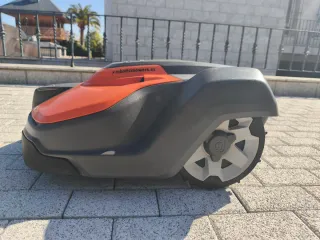Husqvarna Automower 550 EPOS Cortacésped Seminuevo