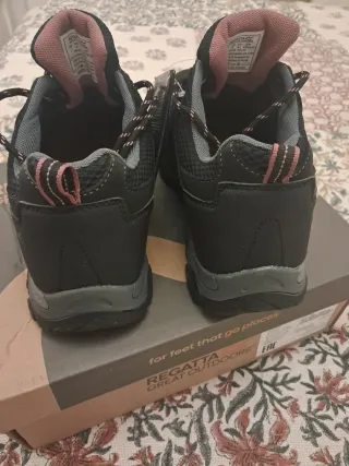 Zapatillas de mujer Regatta negras y rosas