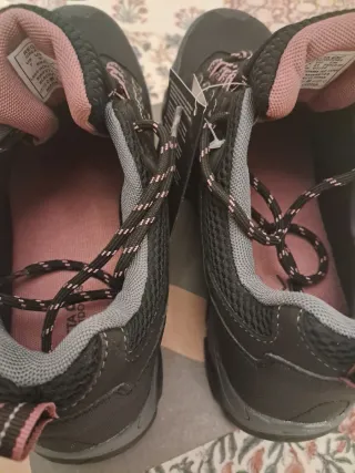 Zapatillas de mujer Regatta negras y rosas