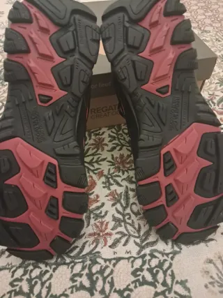 Zapatillas de mujer Regatta negras y rosas