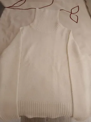 Jersey blanco cuello alto