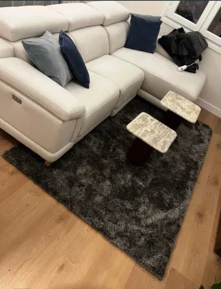 Alfombra gris de tela