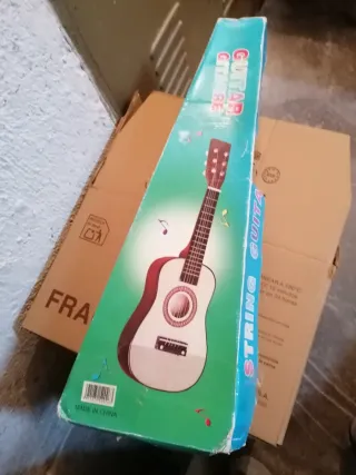 Guitarra de juguete azul