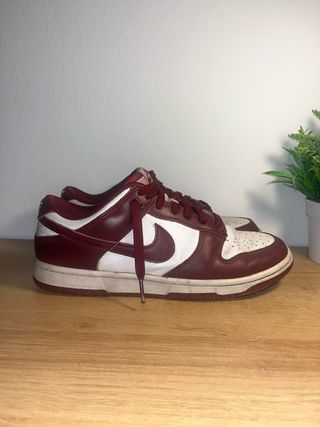 Nike Dunk Low Granate y Blanco